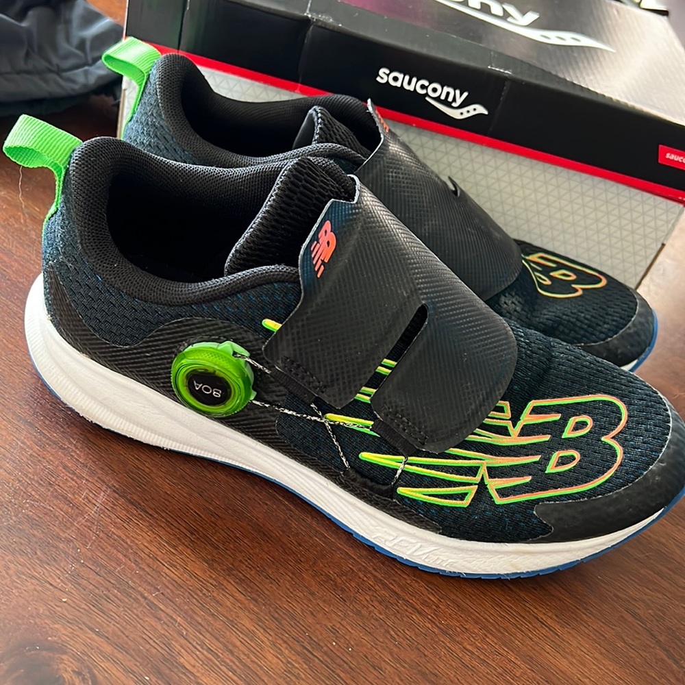 Boys NB sneakers